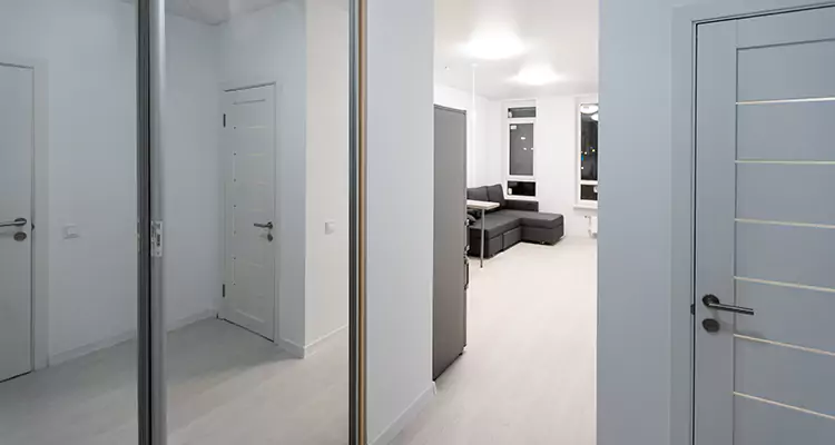 Modern Mirrored Closet Doors Repair in Ensley, FL